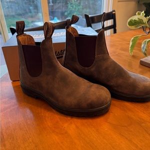 Men’s 9.5 Blundstones 585. Rustic brown. Worn twice. Have box. Like new.